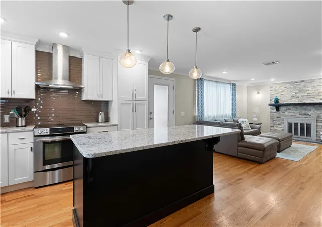 Homes for sale in Bristol, RI | 6 Varnum Ave, Bristol, RI 02809 | MLS# 1415770