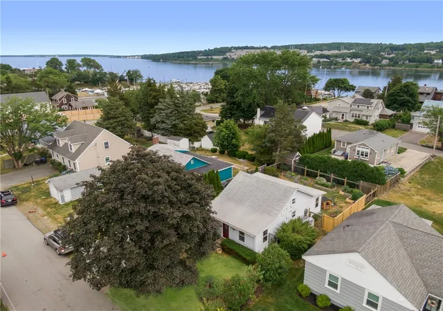 Homes for sale in Portsmouth, RI | 65 King Phillip St, Portsmouth, RI 02871 | MLS# 1415036