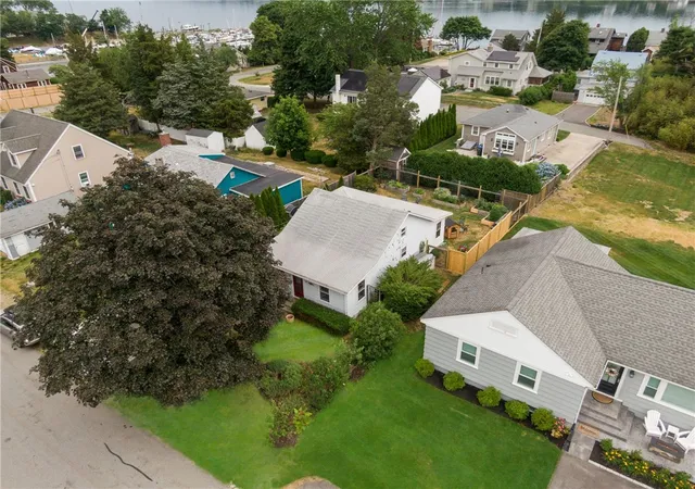 Homes for sale in Portsmouth, RI | 65 King Phillip St, Portsmouth, RI 02871 | MLS# 1415036