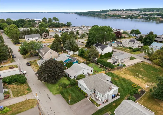 Homes for sale in Portsmouth, RI | 65 King Phillip St, Portsmouth, RI 02871 | MLS# 1415036