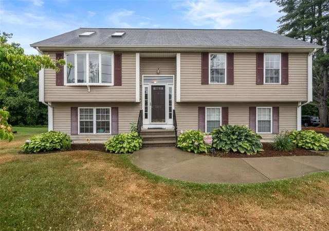 Homes for sale in Cumberland, RI | 2372 Diamond Hill Rd, Cumberland, RI 02864 | MLS# 1416169