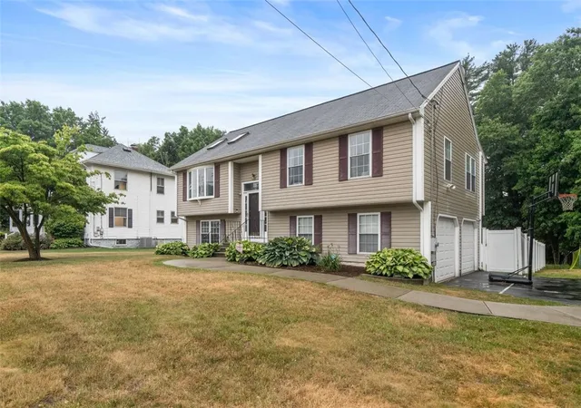 Homes for sale in Cumberland, RI | 2372 Diamond Hill Rd, Cumberland, RI 02864 | MLS# 1416169