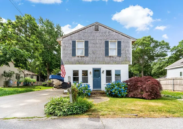 Photo 1 of Single family home for sale at 37 Platt St, Bristol, RI 02809 | MLS# 1415958 | Listing updated on 2026-08-26