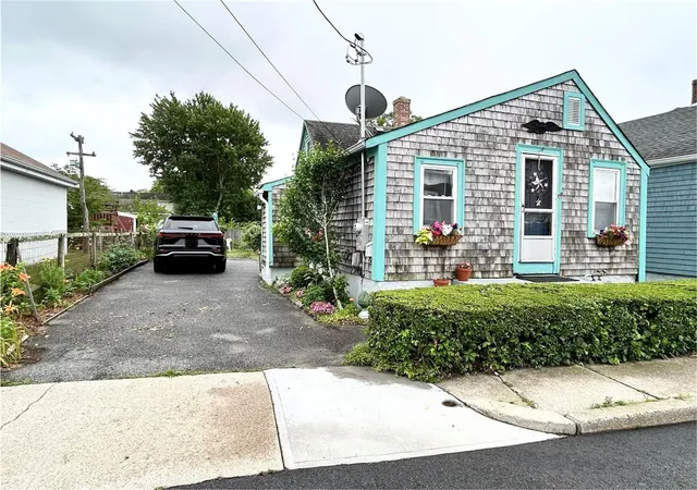 1st image of 302 State St, Bristol, RI 02809 | MLS# 1416225
