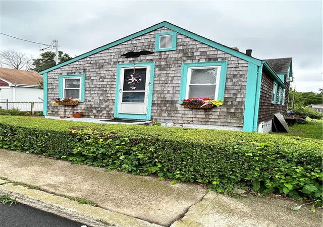 Homes for sale in Bristol, RI | 302 State St, Bristol, RI 02809 | MLS# 1416225