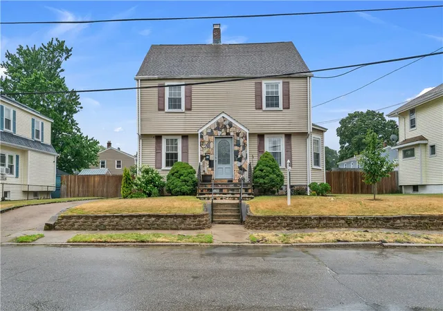 Homes for sale in Cranston, RI | 86 Westwood Ave, Cranston, RI 02905 | MLS# 1415509