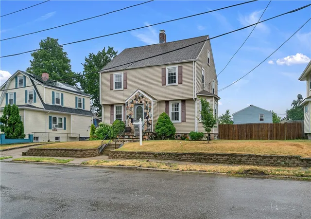 Homes for sale in Cranston, RI | 86 Westwood Ave, Cranston, RI 02905 | MLS# 1415509