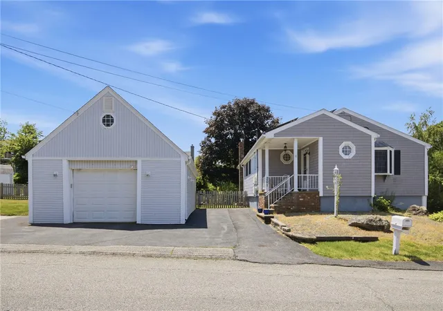 Homes for sale in Tiverton, RI | 201 Randolph Ave, Tiverton, RI 02878 | MLS# 1415678