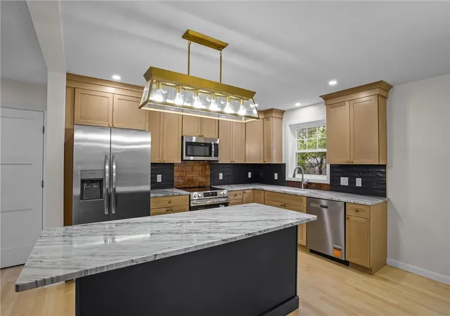 5th image of 79 Birch St, Pawtucket, RI 02860 | MLS# 1415676