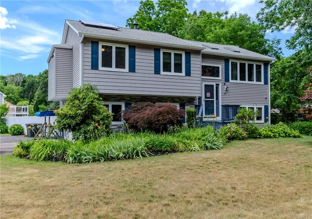 Homes for sale in Coventry, RI | 54 Colvintown Rd, Coventry, RI 02816 | MLS# 1416119