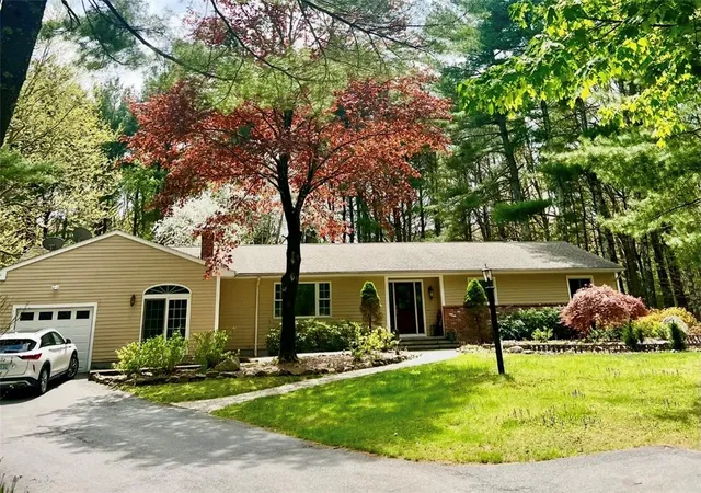 Homes for sale in East Greenwich, RI | 3720 Division Rd, East Greenwich, RI 02818 | MLS# 1416160