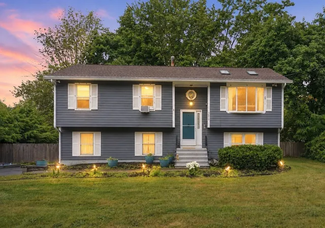 Homes for sale in Cumberland, RI | 3870 Diamond Hill Rd, Cumberland, RI 02864 | MLS# 1416209