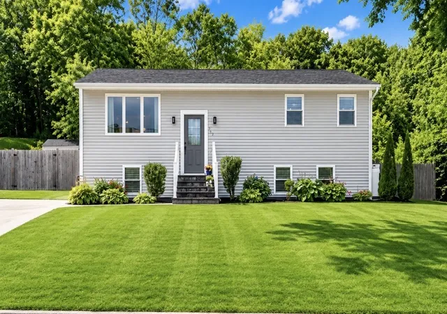 Homes for sale in North Smithfield, RI | 117 Elizabeth Ave, North Smithfield, RI 02896 | MLS# 1415814