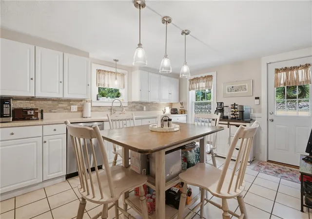 Homes for sale in North Smithfield, RI | 44 Old Great Rd, North Smithfield, RI 02896 | MLS# 1416317