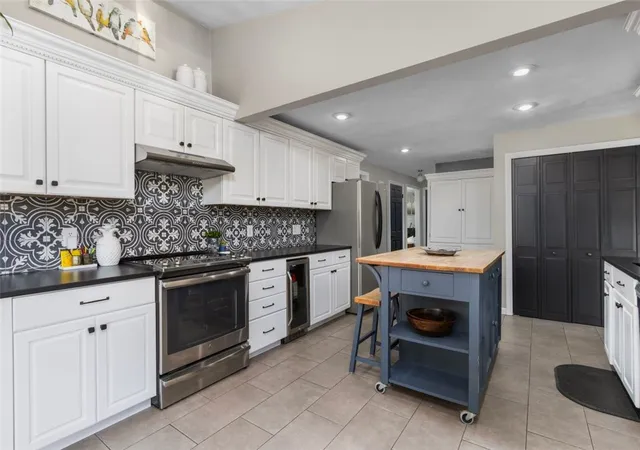 Homes for sale in West Warwick, RI | 50 Fairview Ave, West Warwick, RI 02893 | MLS# 1416271