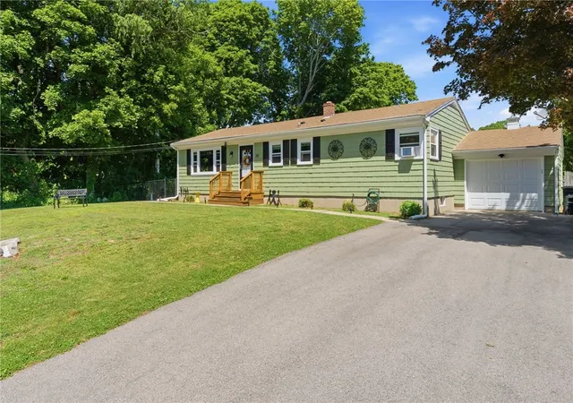 Homes for sale in Westerly, RI | 25 Meadow Lark Dr, Westerly, RI 02891 | MLS# 1416339