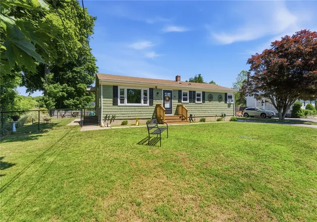 Homes for sale in Westerly, RI | 25 Meadow Lark Dr, Westerly, RI 02891 | MLS# 1416339