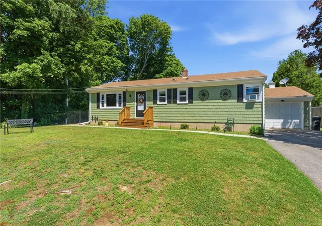 Homes for sale in Westerly, RI | 25 Meadow Lark Dr, Westerly, RI 02891 | MLS# 1416339