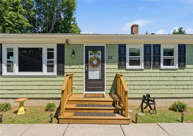 Homes for sale in Westerly, RI | 25 Meadow Lark Dr, Westerly, RI 02891 | MLS# 1416339