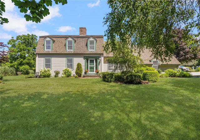 Homes for sale in Middletown, RI | 227 Prospect Ave, Middletown, RI 02842 | MLS# 1416346