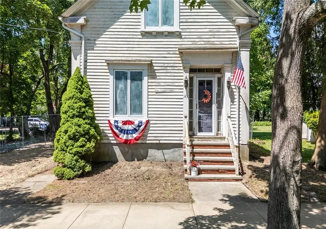 Homes for sale in Bristol, RI | 145 High St, Bristol, RI 02809 | MLS# 1416166