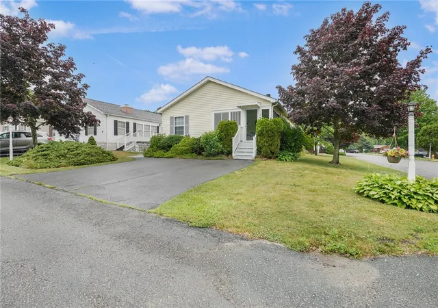 Homes for sale in Tiverton, RI | 4 Nightingale Ln, Tiverton, RI 02878 | MLS# 1416387
