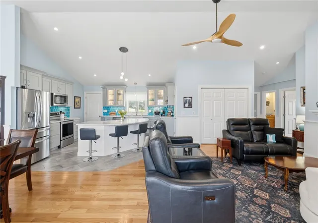 Homes for sale in Portsmouth, RI | 66 Mare Ter, Portsmouth, RI 02871 | MLS# 1414540