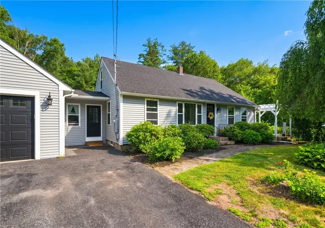 Homes for sale in Burrillville, RI | 1070 Tarkiln Rd, Burrillville, RI 02830 | MLS# 1416391