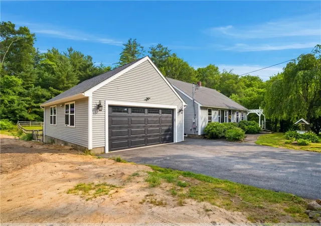 Homes for sale in Burrillville, RI | 1070 Tarkiln Rd, Burrillville, RI 02830 | MLS# 1416391