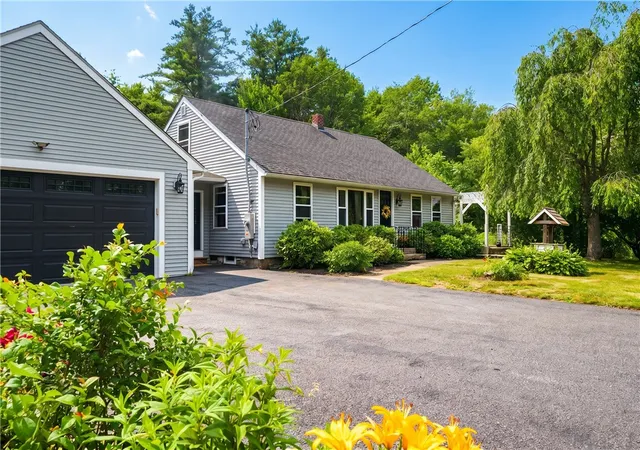 Homes for sale in Burrillville, RI | 1070 Tarkiln Rd, Burrillville, RI 02830 | MLS# 1416391