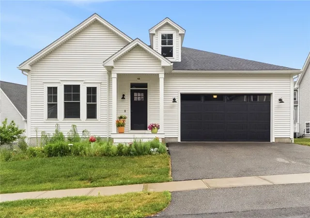Homes for sale in North Kingstown, RI | 46 Somerset Cir, North Kingstown, RI 02852 | MLS# 1416406