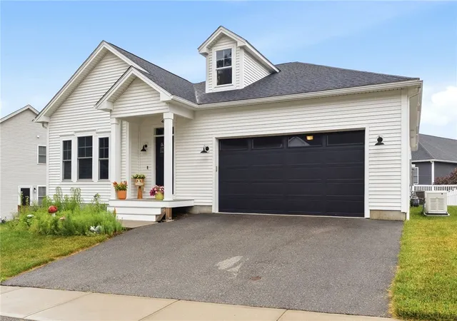 Homes for sale in North Kingstown, RI | 46 Somerset Cir, North Kingstown, RI 02852 | MLS# 1416406