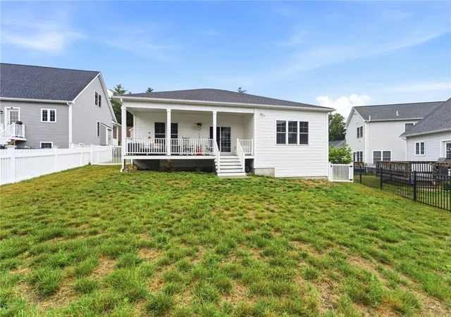 Homes for sale in North Kingstown, RI | 46 Somerset Cir, North Kingstown, RI 02852 | MLS# 1416406