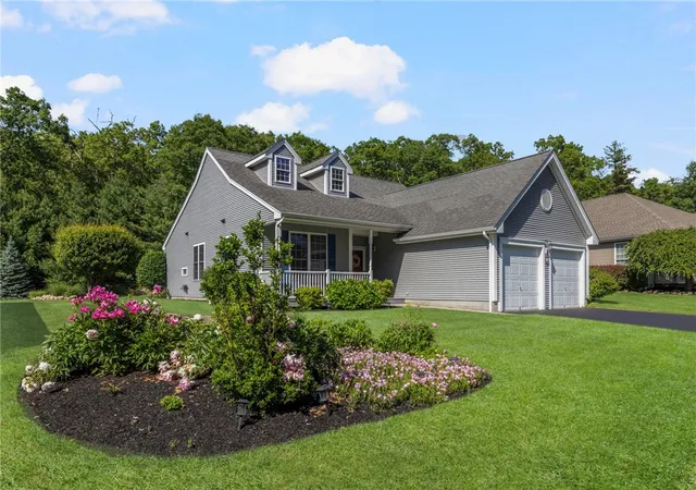 Homes for sale in Smithfield, RI | 20 Rimwood Dr, Smithfield, RI 02917 | MLS# 1416356