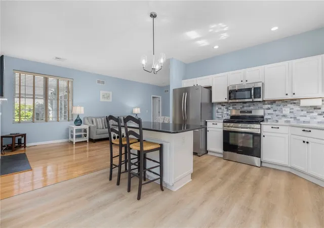 Homes for sale in Smithfield, RI | 20 Rimwood Dr, Smithfield, RI 02917 | MLS# 1416356