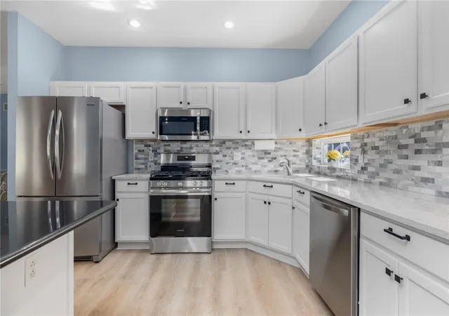 Homes for sale in Smithfield, RI | 20 Rimwood Dr, Smithfield, RI 02917 | MLS# 1416356