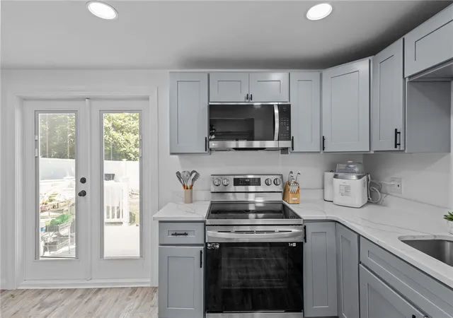 Homes for sale in West Warwick, RI | 11 Sidney St, West Warwick, RI 02893 | MLS# 1416366
