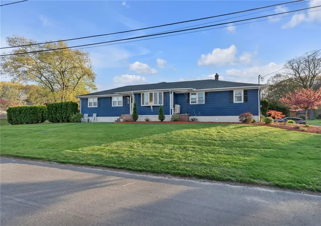 Homes for sale in Cranston, RI | 62 Canonchet Trl, Cranston, RI 02921 | MLS# 1416442