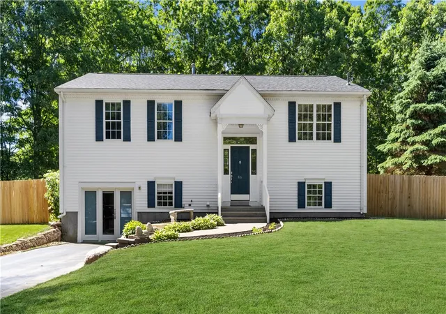 Homes for sale in Coventry, RI | 66 Hunters Crossing Dr, Coventry, RI 02816 | MLS# 1416358