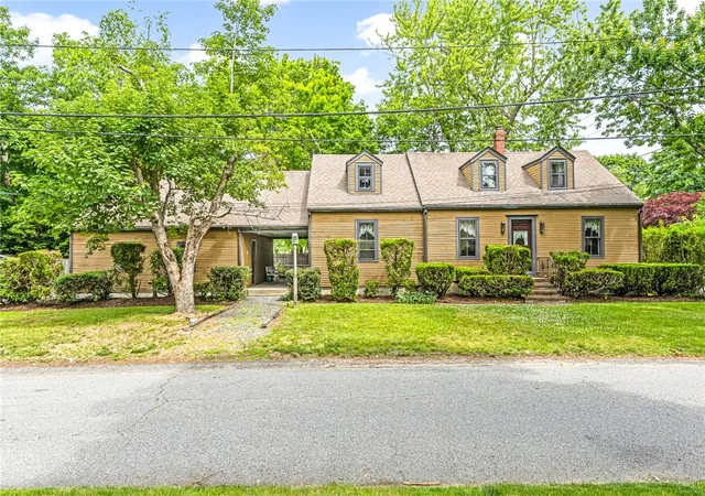 Homes for sale in Barrington, RI | 40 South Ln, Barrington, RI 02806 | MLS# 1416115