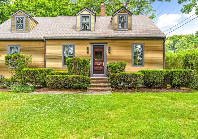 Homes for sale in Barrington, RI | 40 South Ln, Barrington, RI 02806 | MLS# 1416115