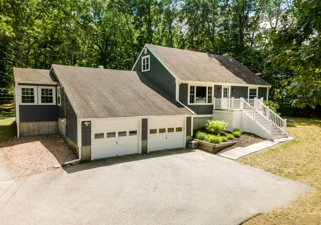 Homes for sale in Westerly, RI | 25 Hickory Ln, Westerly, RI 02891 | MLS# 1416431
