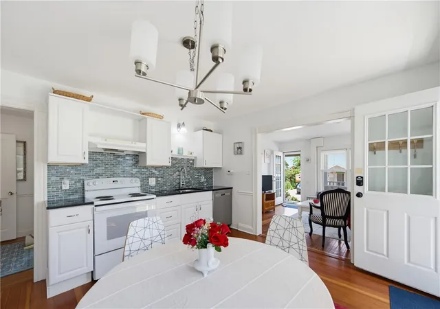 3rd image of 17 Rose Ct, Narragansett, RI 02882 | MLS# 1416506