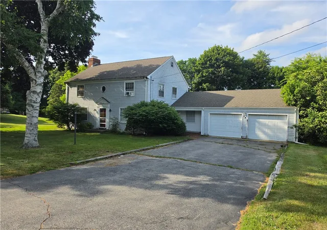 Homes for sale in Portsmouth, RI | 24 Hargraves Dr, Portsmouth, RI 02871 | MLS# 1416543