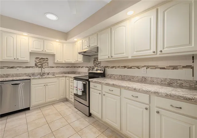 Homes for sale in Cumberland, RI | 2970 Mendon Rd #177, Cumberland, RI 02864 | MLS# 1416545