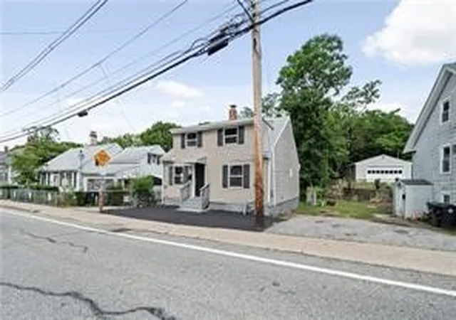 Homes for sale in Coventry, RI | 70 S Main St, Coventry, RI 02816 | MLS# 1416554
