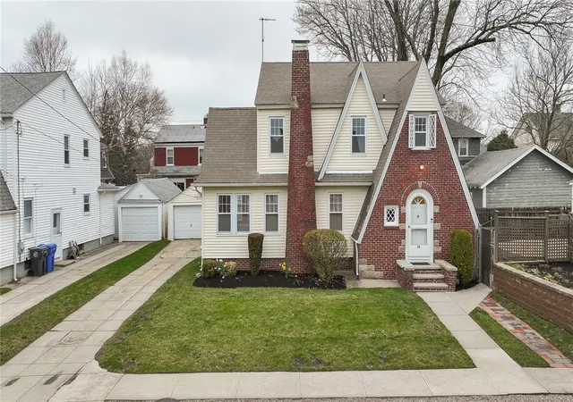 Homes for sale in Cranston, RI | 28 Rosewood Ave, Cranston, RI 02905 | MLS# 1416613