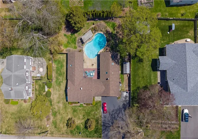 Homes for sale in Bristol, RI | 32 Ridge Rd, Bristol, RI 02809 | MLS# 1416634