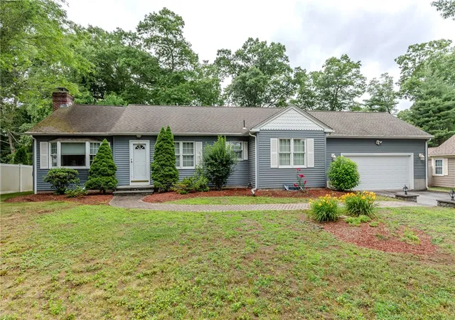 Homes for sale in Smithfield, RI | 11 Maplecrest Dr, Smithfield, RI 02828 | MLS# 1416652