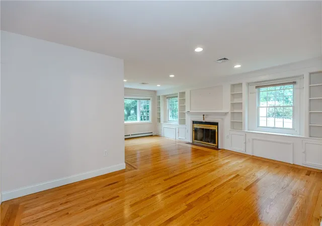 Homes for sale in Smithfield, RI | 11 Maplecrest Dr, Smithfield, RI 02828 | MLS# 1416652
